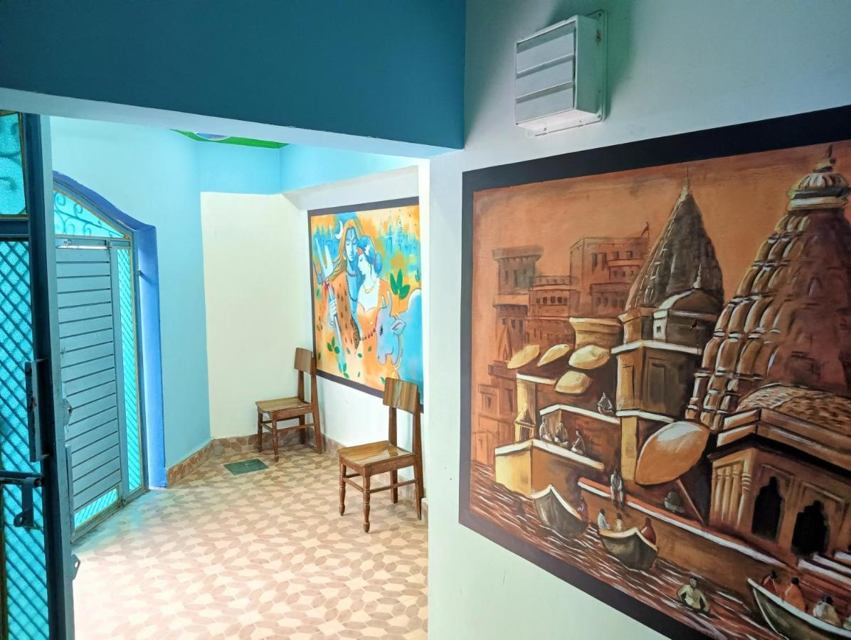 Trinetra Inn Варанаси Экстерьер фото
