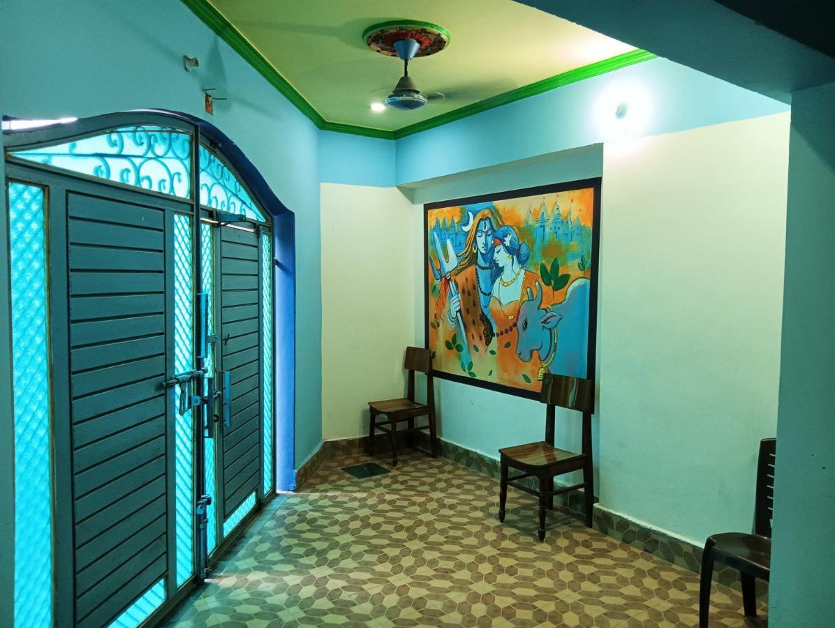 Trinetra Inn Варанаси Экстерьер фото
