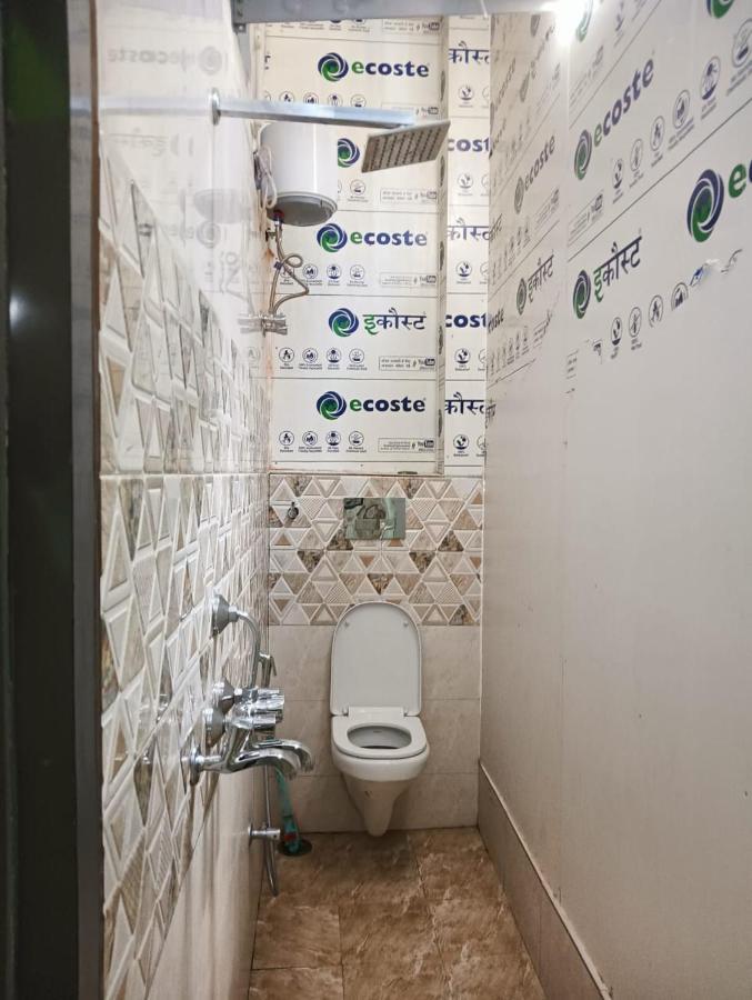 Trinetra Inn Варанаси Экстерьер фото