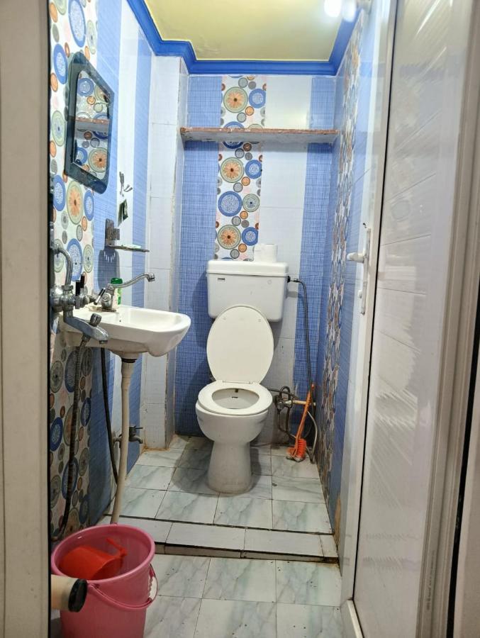Trinetra Inn Варанаси Экстерьер фото